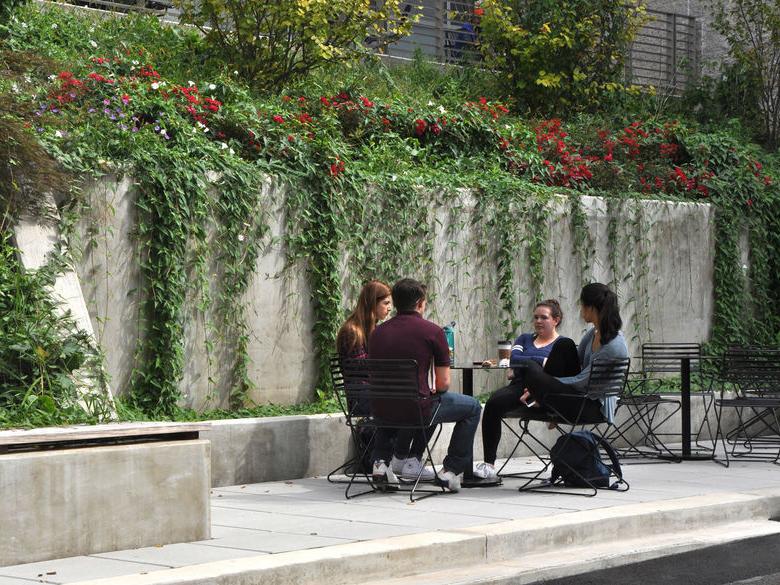 4 students sitting outside of Woodland 